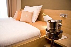 Superior-Apartment, 1 King-Bett, Stadtblick | Hochwertige Bettwaren, Zimmersafe, Schreibtisch, kostenlose Babybetten