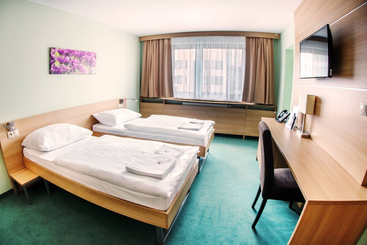 Double or Twin Room (Dependance) | Premium bedding, in-room safe, desk, cribs (free)