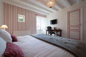 Triple Room, Ensuite (Chambre De Diane) | 1 bedroom