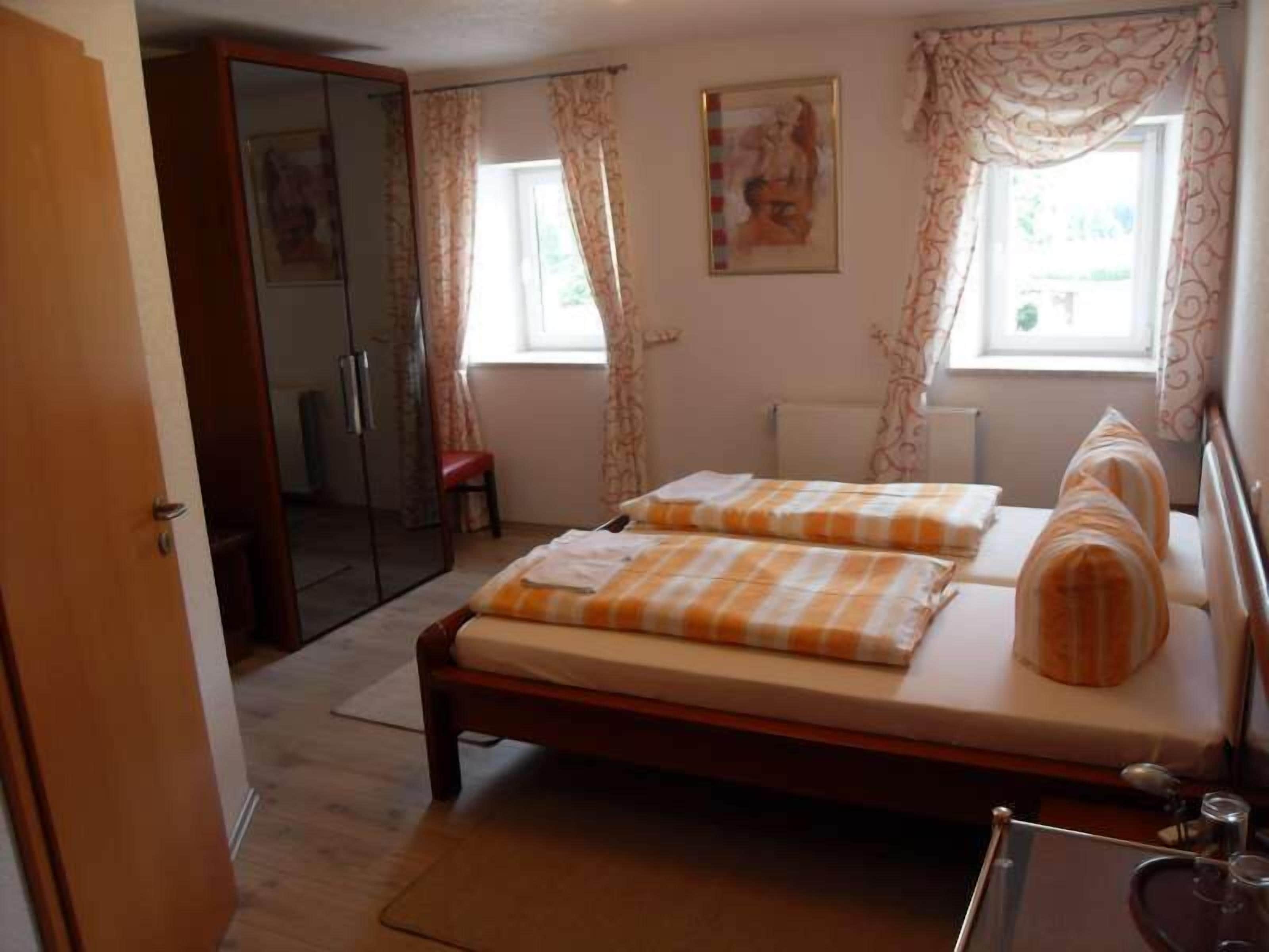 comfort double room, jetted tub | desk, free wifi