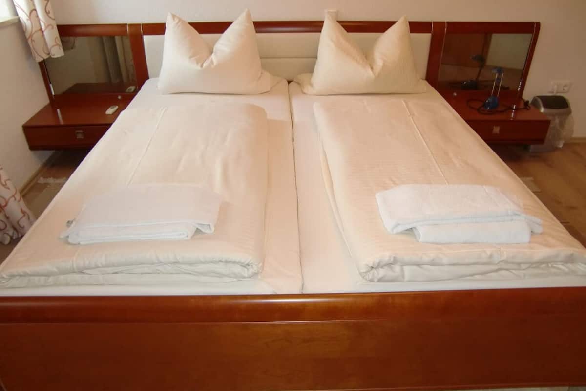 comfort double room, jetted tub | desk, free wifi