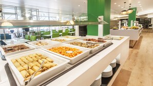 A buffet with various food options, including a section with rolled items and another with orange snacks. - Hotel Villa Mandi Golf Resort (Arona)