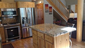 ثلاجة، ميكروويف، فرن، موقد طهي مسطح