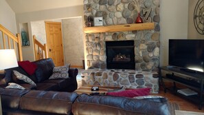 تلفزيون، مدفأة، كرة قدم الطاولة