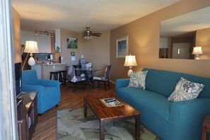 Smart TV, books - A Piece Of Paradise! (Kihei)