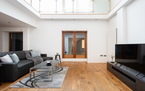 Grand-Maisonette, 3 Schlafzimmer, Nichtraucher, Erdgeschoss | Wohnbereich