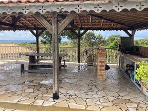 Outdoor dining - Villa Mahogany and its bungalow in Sainte Anne (Sainte Anne)