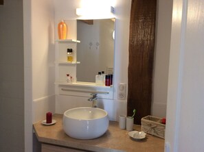 Dusche, Haartrockner, Handtücher