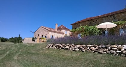 Ferienwohnung LES ROSIERS, Lavendelblüte im Herzen des Périgord