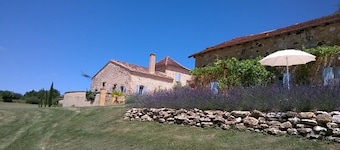 Country apartment in the heart of the Dordogne - small, beautiful, sunny