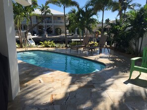 Alberca al aire libre y alberca climatizada