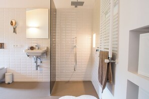 Shower, towels - Typical country property with Yacuzzi pool and large outdoor area (Porreres)
