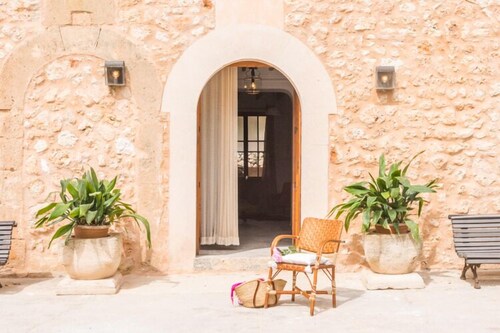 Landestypisches Finca  Anwesen mit  Yacuzzi- Pool , Klima und Wifi