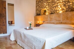 5 bedrooms, iron/ironing board, free WiFi, bed sheets - Typical country property with Yacuzzi pool and large outdoor area (Porreres)