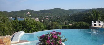 Superb infinity pool villa with stunning sea views in Favone 