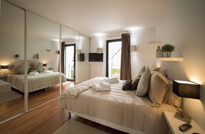 5 Schlafzimmer, Zimmersafe, Schreibtisch, Bügeleisen/Bügelbrett
