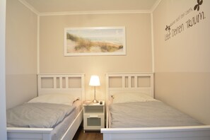 2 bedrooms, iron/ironing board, free WiFi, wheelchair access