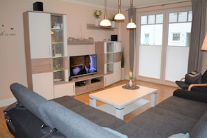 Smart-TV, DVD-Player, Bücher, Videothek