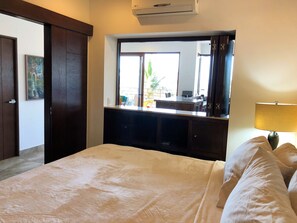 2 chambres, coffre-fort, fer et planche à repasser