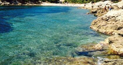 Villa with high-end services, close to the sea, heated pool