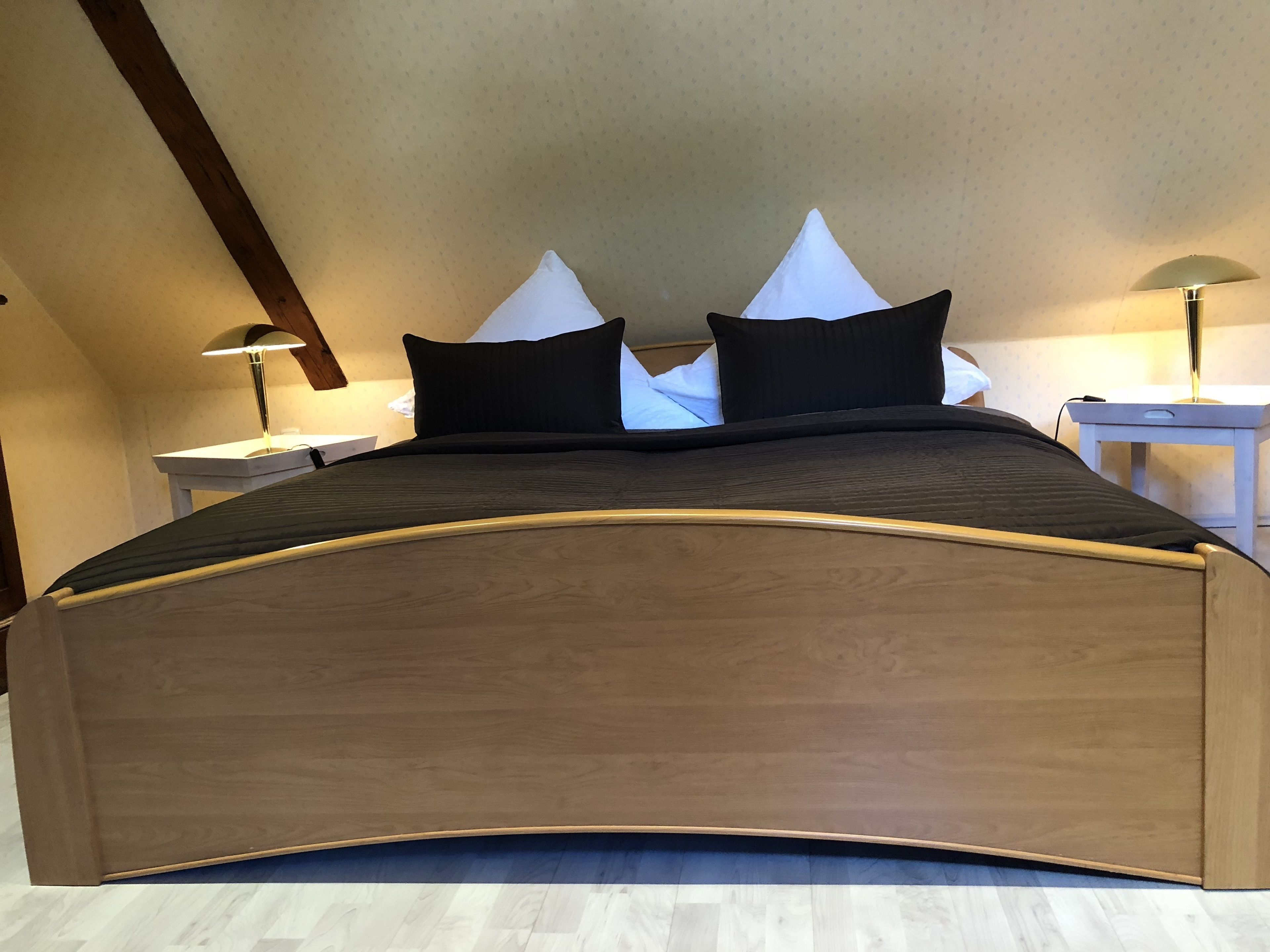 apartment (4) | desk, blackout curtains, free wifi, bed sheets