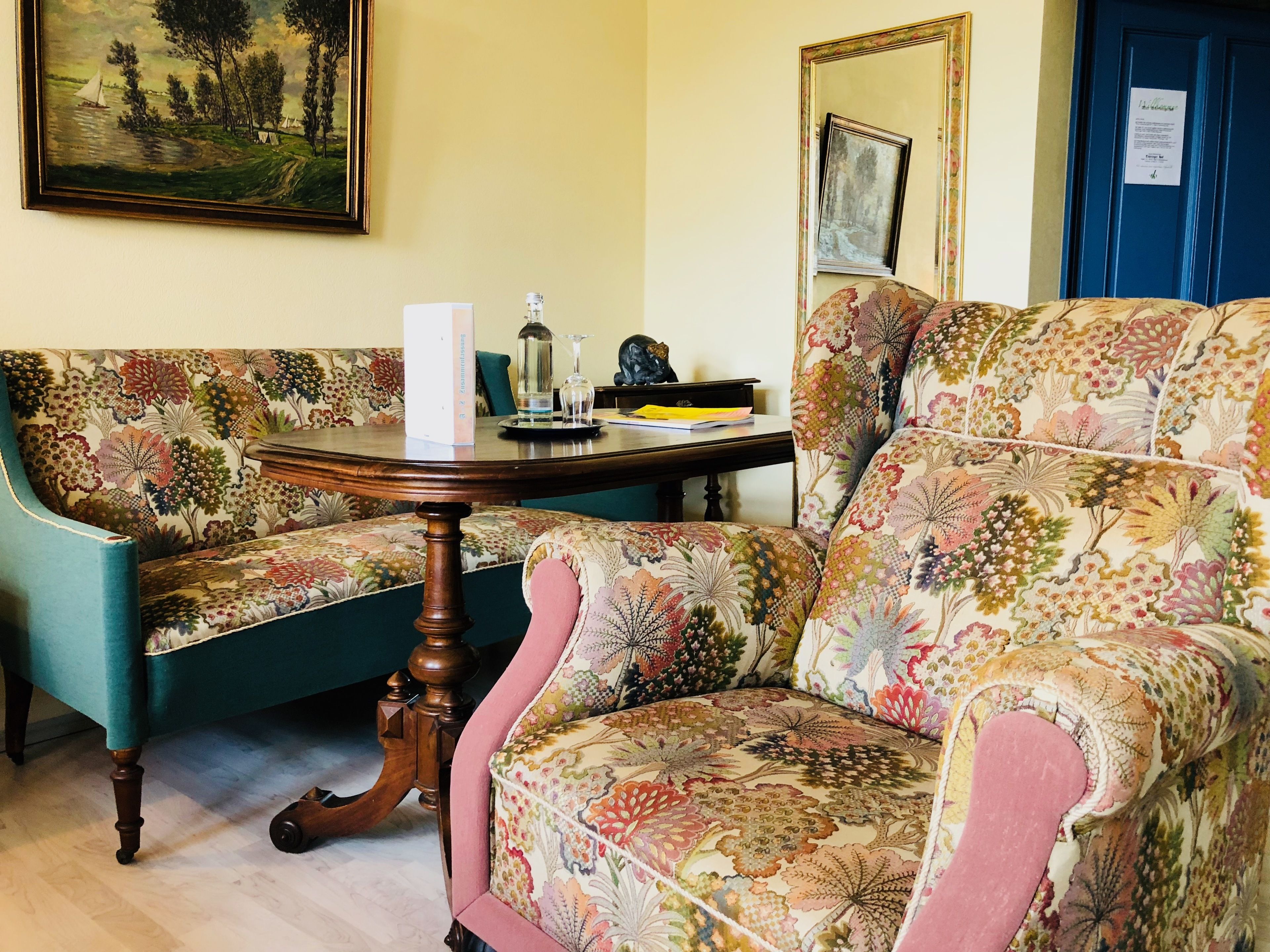 apartment (2) | living room | flat-screen tv, tablet