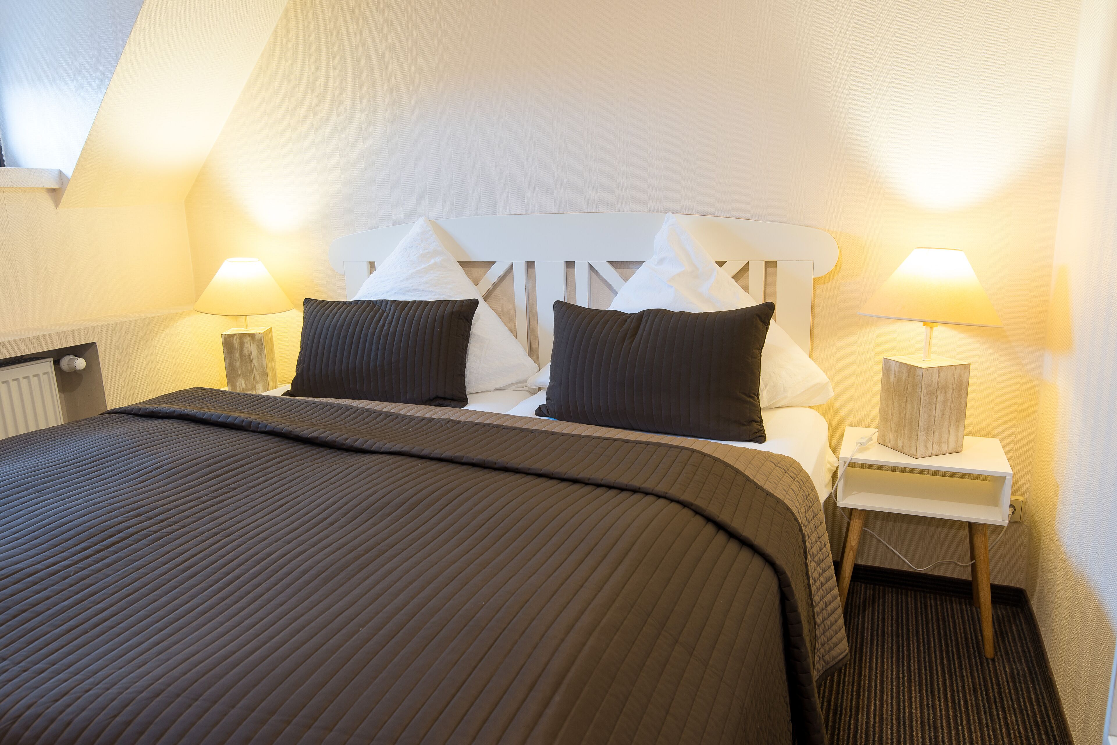 triple room | desk, blackout curtains, free wifi, bed sheets