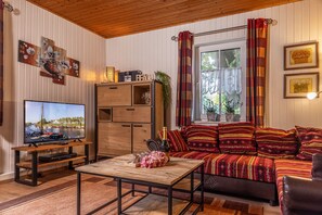 Fernseher, DVD-Player, Stereoanlage