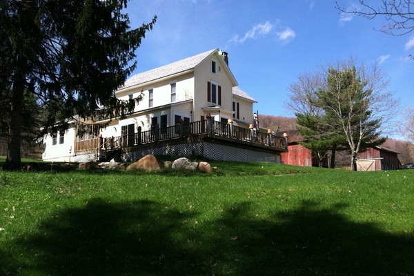 Chanteclaire Farmhouse - 4+ BR / 3 BA amidst 100 acres of pristine farmland.
