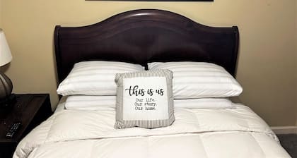 Sleek Downtown Condo quick to LSU, I-10, Mid-City