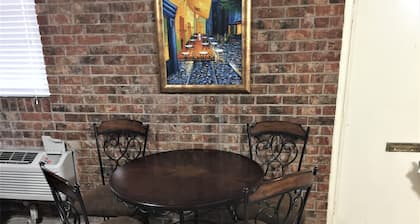 Sleek Downtown Condo nopeasti LSU, I-10, Mid-City