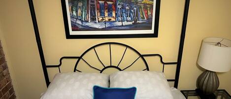 2 dormitoris, planxa i posts de planxar, wifi i roba de llit