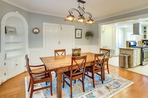 Dining Room | Kitchen | Free WiFi - Corpus Christi Home w/ Pool & Hot Tub: Walk to Bay (Corpus Christi)