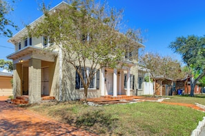 Exterior - Corpus Christi Home w/ Pool & Hot Tub: Walk to Bay (Corpus Christi)