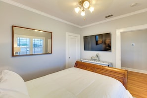 Room - Corpus Christi Home w/ Pool & Hot Tub: Walk to Bay (Corpus Christi)