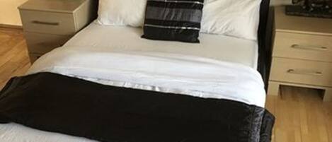 Bügeleisen/Bügelbrett, kostenloses WLAN, Bettwäsche