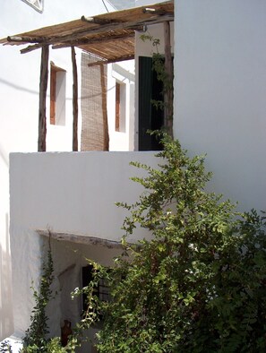 Exterior detail - Jasmine House in the heart of Chora of Skyros, can accommodate 3 to 4 people (Skyros)