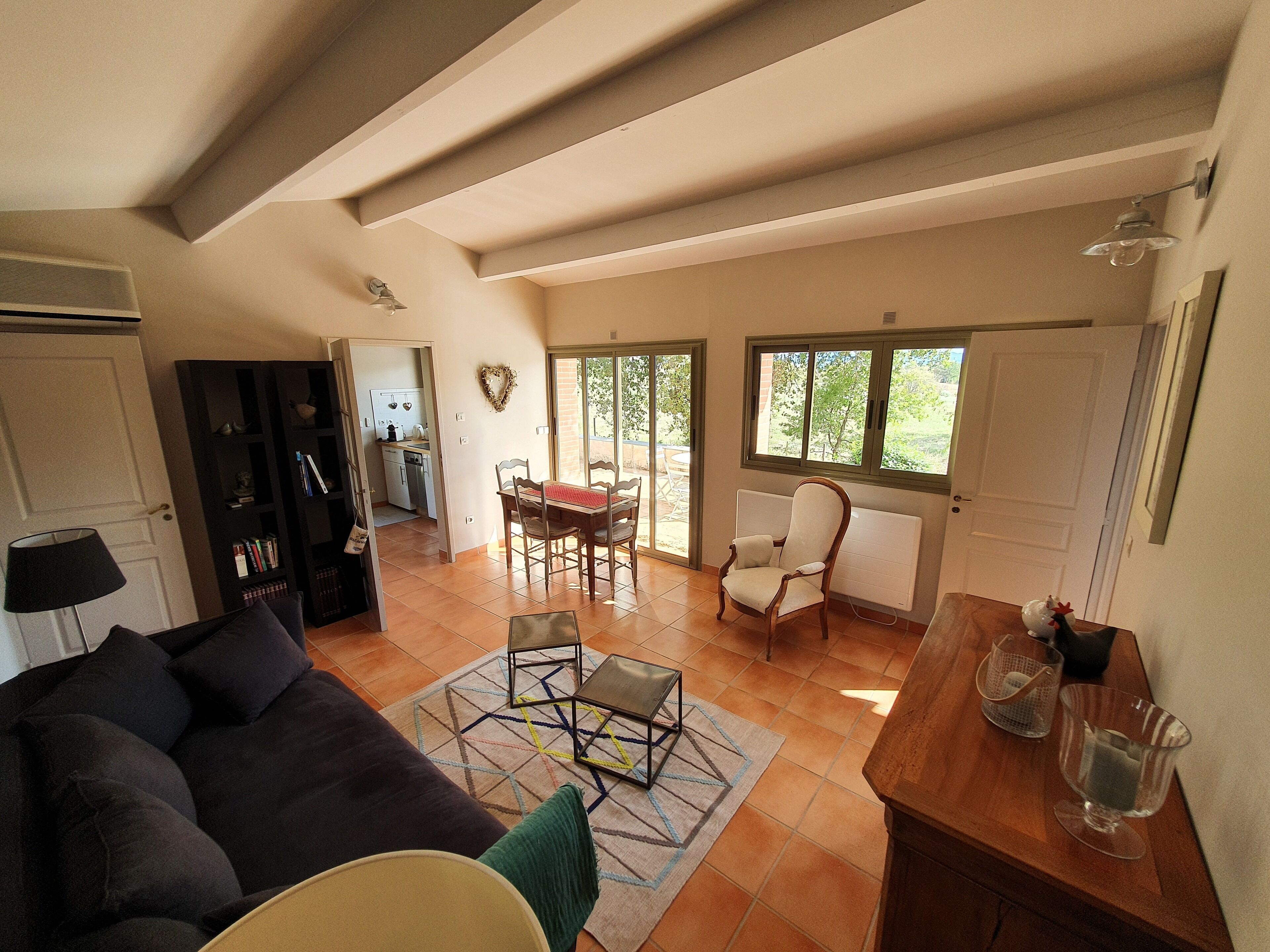 Small charming individual house with air conditioning