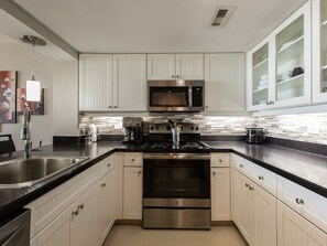 Refrigerador, microondas, parrilla de estufa y lavavajillas 