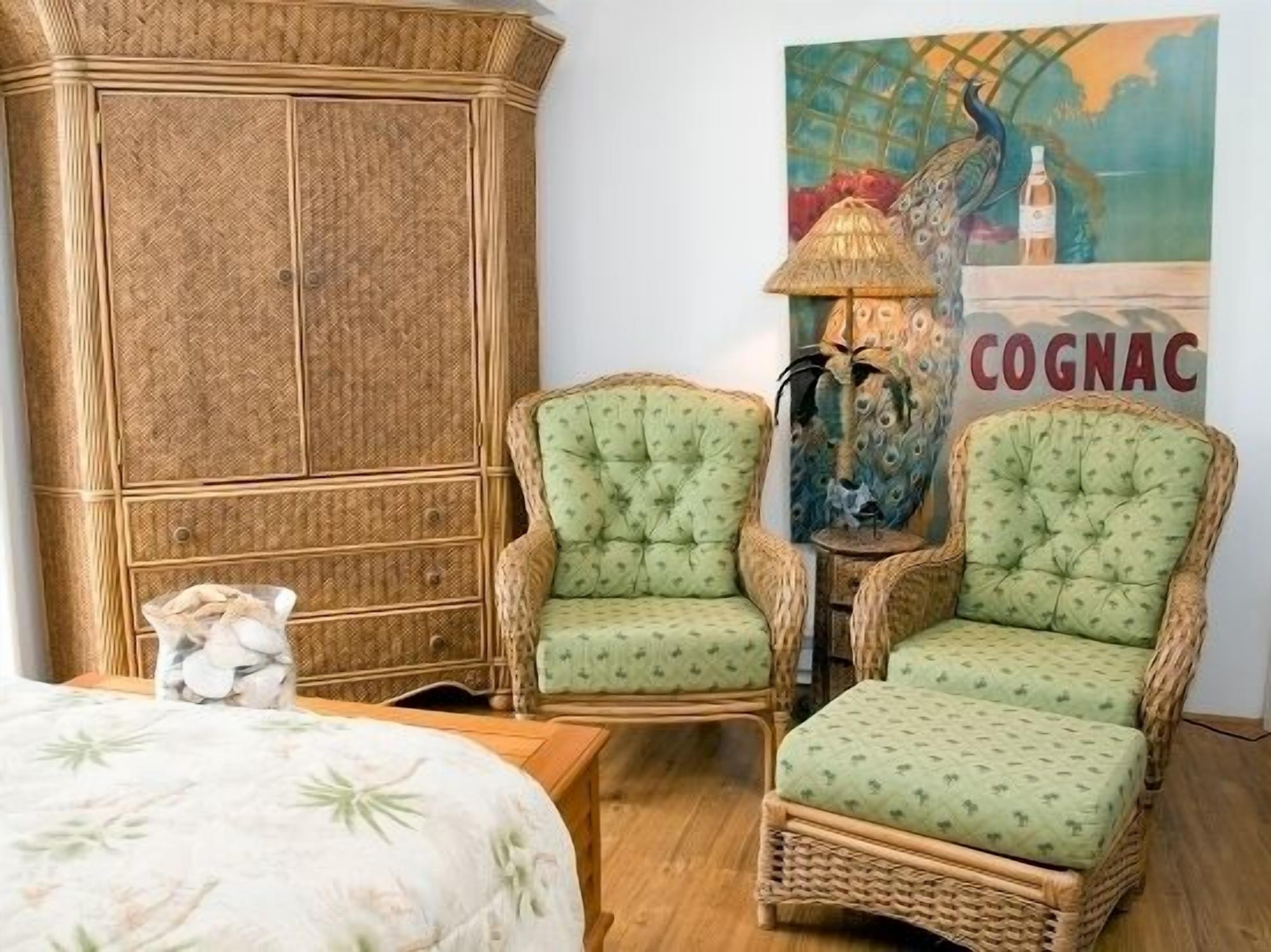 Oceanfront Townhome With Five Decks For Sunrise To Sunset Views. And A Pool :)