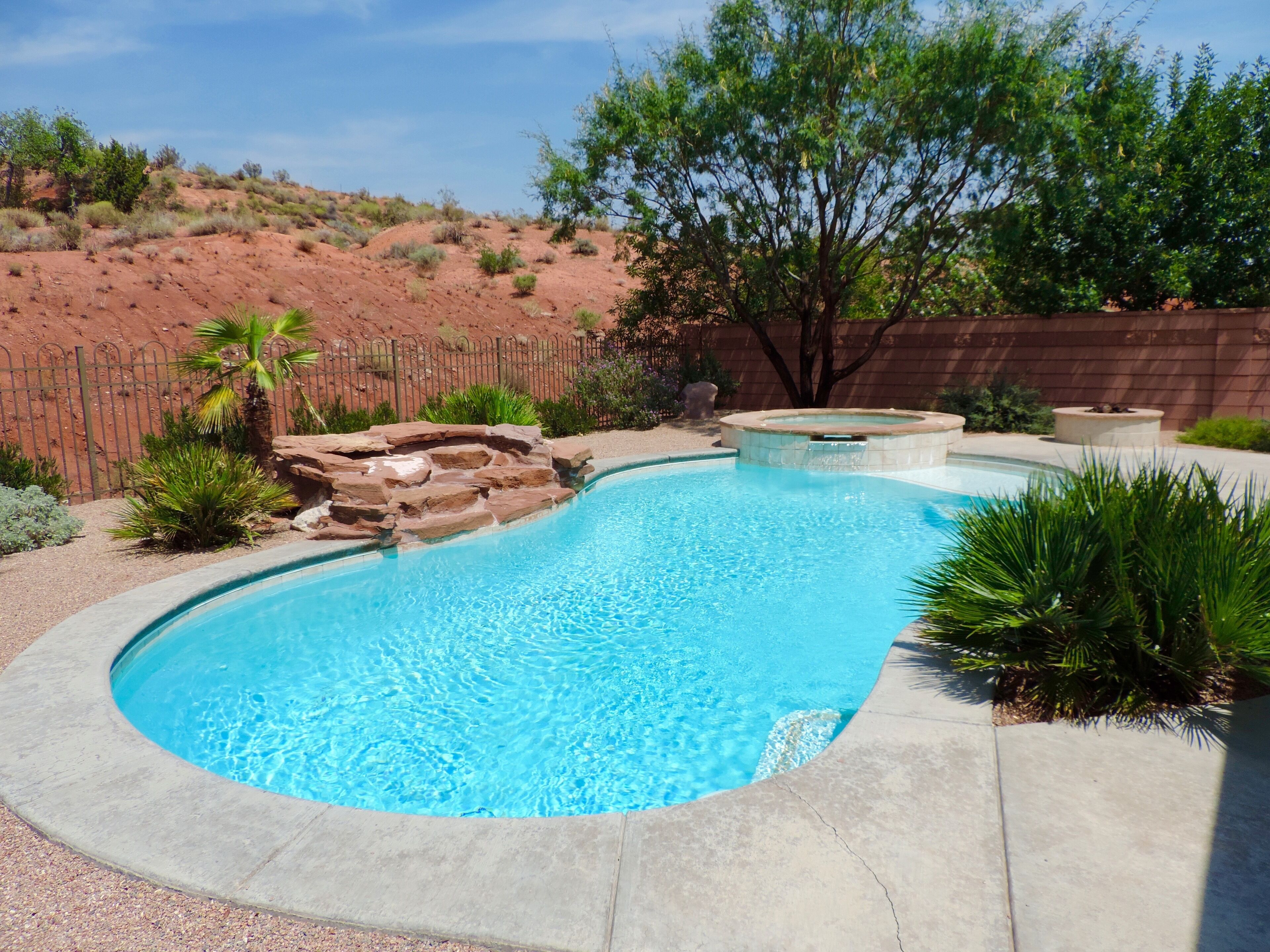  Ideal Pool Home/Spa In Red Desert Near Zion, Bike Trails, Parks, & Golf