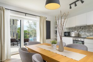 A modern kitchen with a dining area, a large window, and a view of the outdoors. - Ideal for a family vacation. Heated pool. Local breakfast optional available (Svetvincenat)