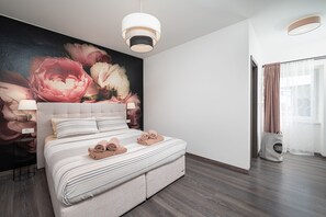 3 bedrooms, in-room safe, iron/ironing board, free WiFi