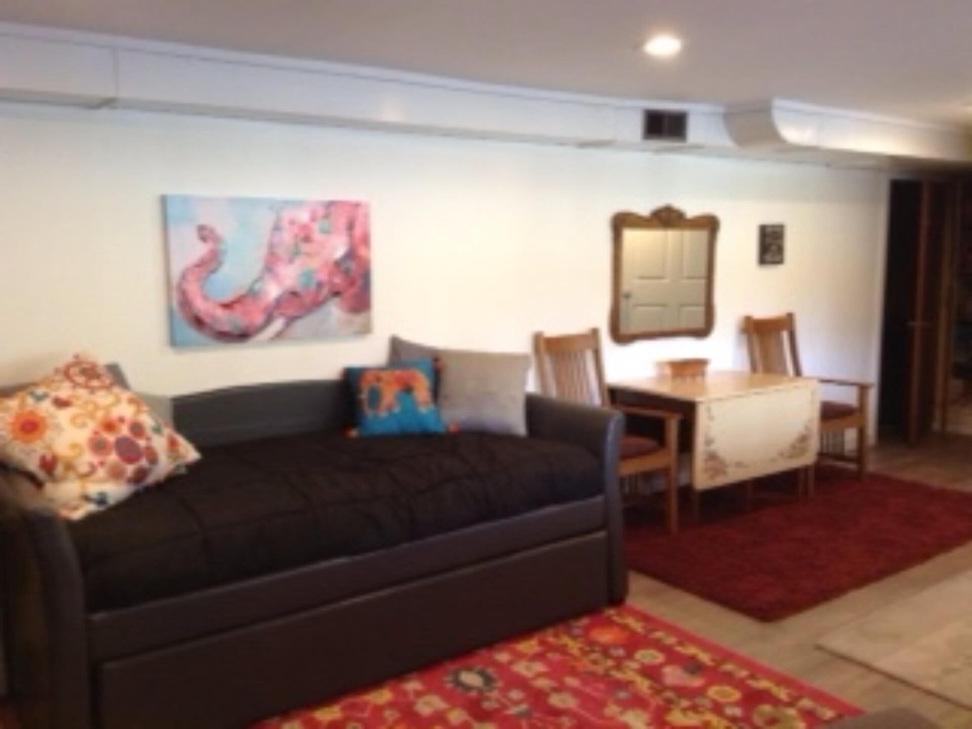 River Getaway - Serene, peaceful, yet close to all attractions and activities.