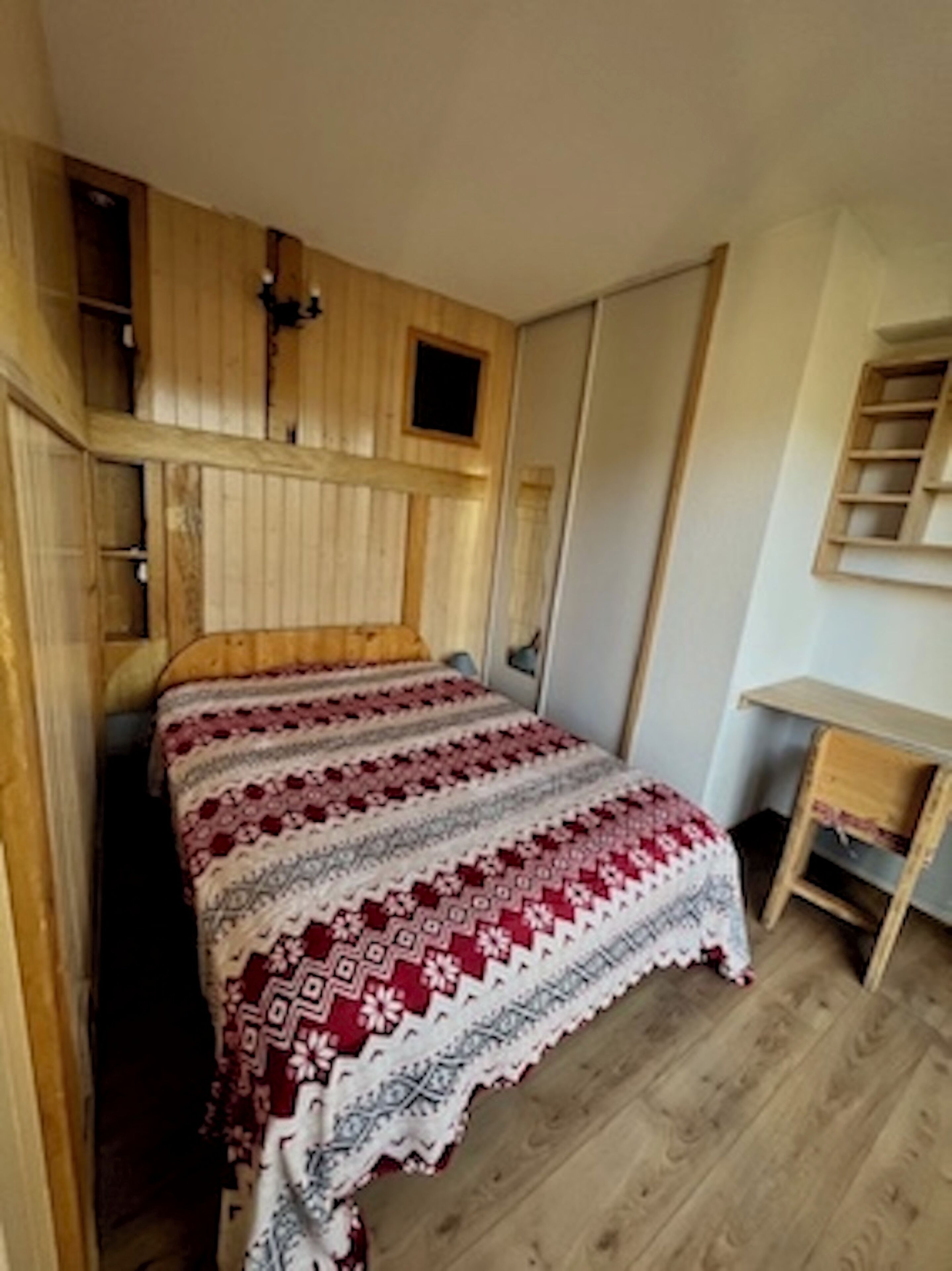 2 chambres, fer et planche à repasser, lit parapluie