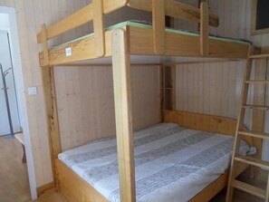 2 Schlafzimmer, Bügeleisen/Bügelbrett, Reisekinderbett