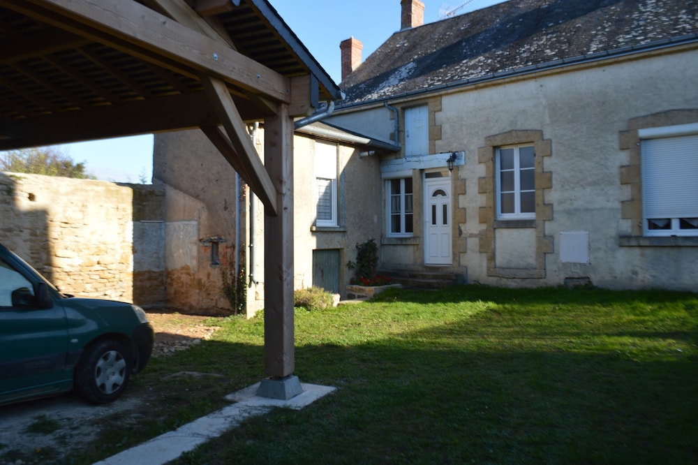 furnished 3-star tourist townhouse of 100m² enclosed courtyard: 200m²