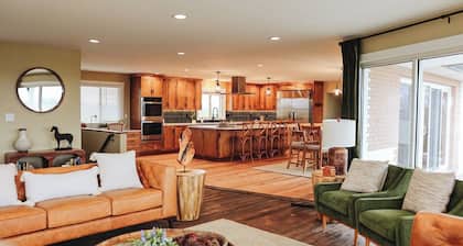 Newly remodeled! Holland Farms is located in the Golden Triangle of Northern KY!