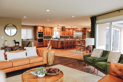 Newly remodeled! Holland Farms is located in the Golden Triangle of Northern KY!