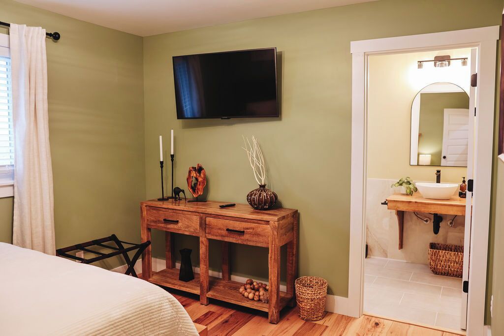 8 chambres, fer et planche à repasser, Wi-Fi, draps fournis